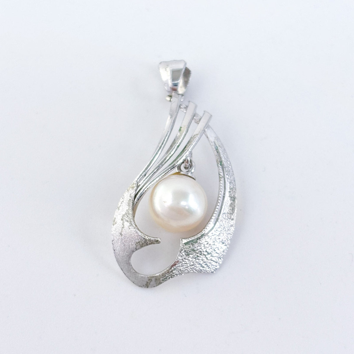Vintage Silver-Tone Modernist Pendant with Pearl Accent