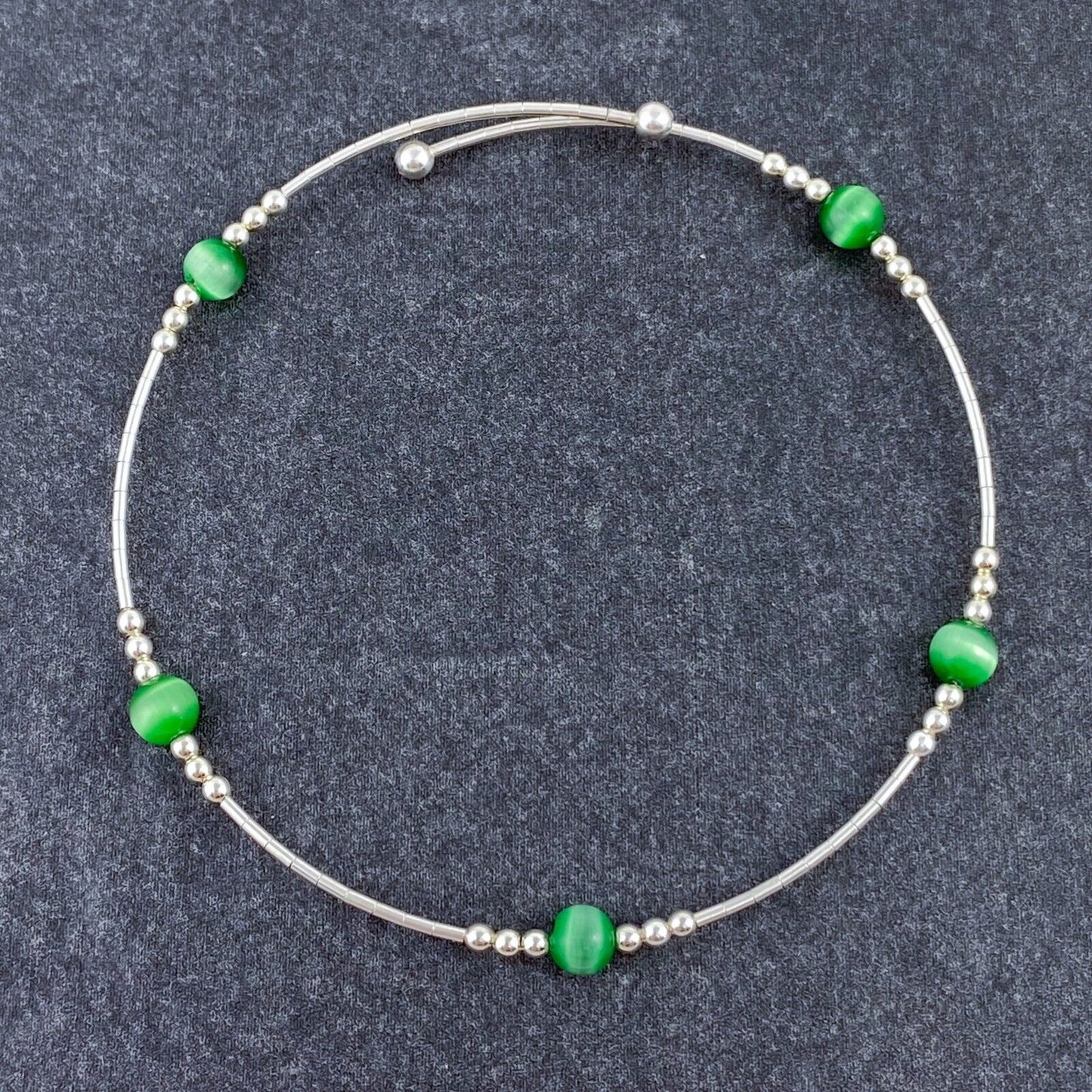 Vintage Sterling Silver 925 Green Cat’s Eye Memory Wire Bracelet 7.5"