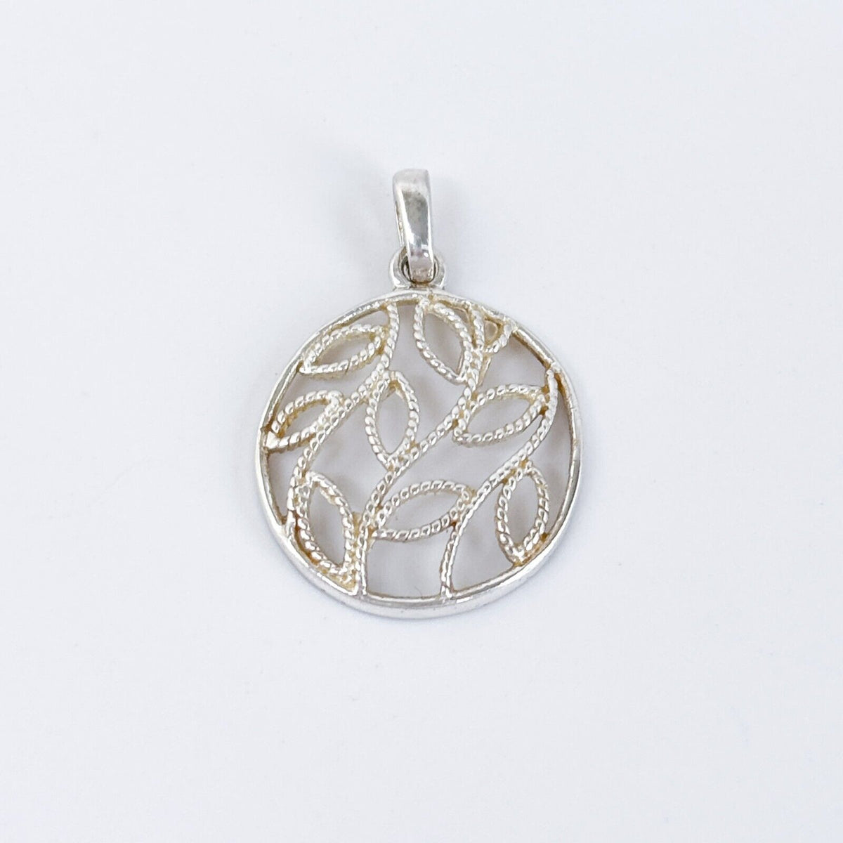 Vintage Sterling Silver 925 Filigree Leaf Circle Pendant