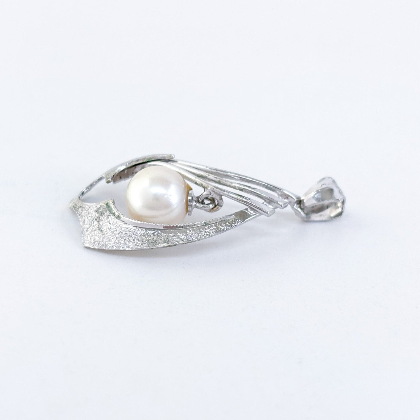 Vintage Silver-Tone Modernist Pendant with Pearl Accent