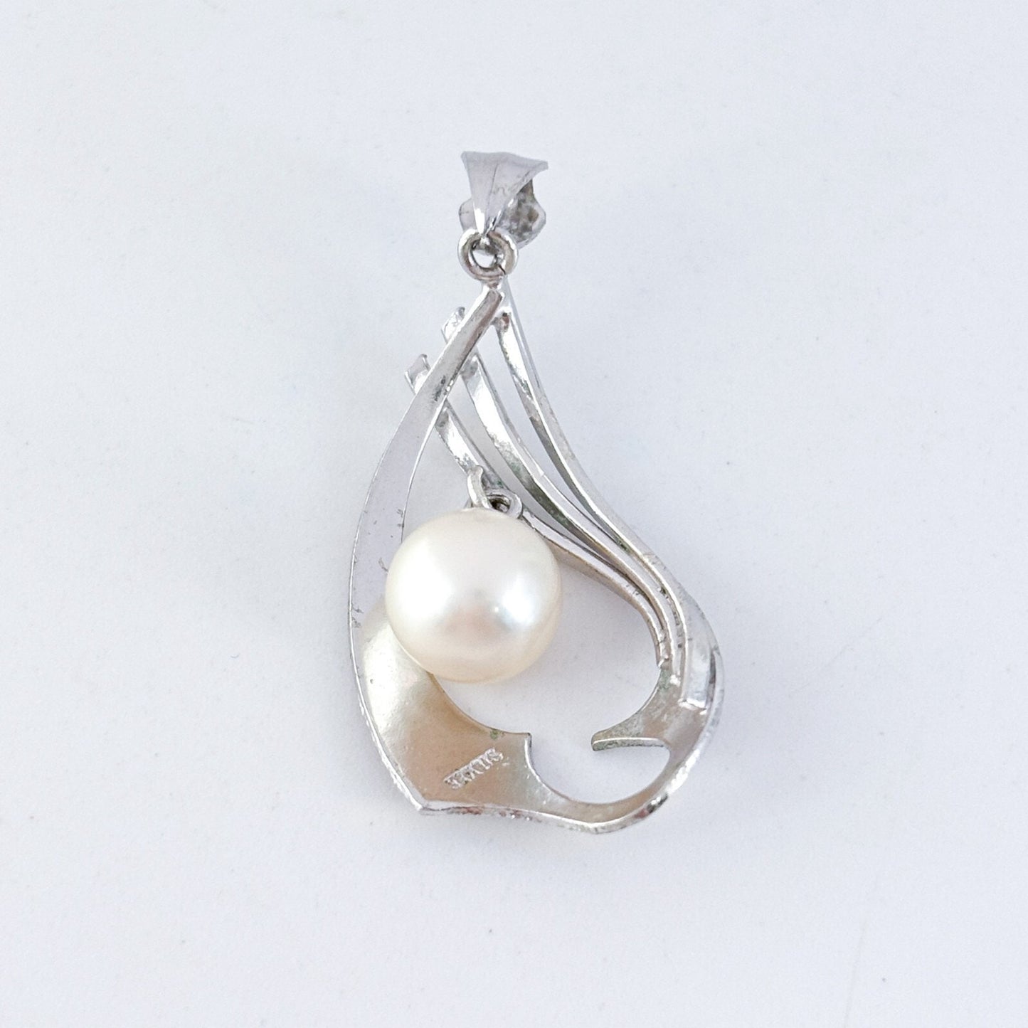 Vintage Silver-Tone Modernist Pendant with Pearl Accent