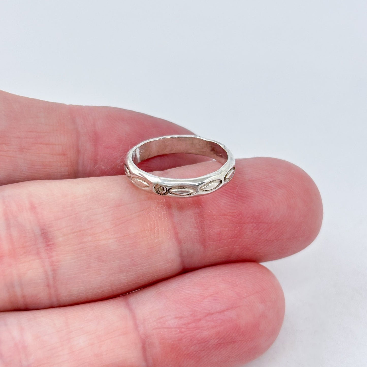 Vintage Sterling Silver 925 Hammered Band Ring Size 5