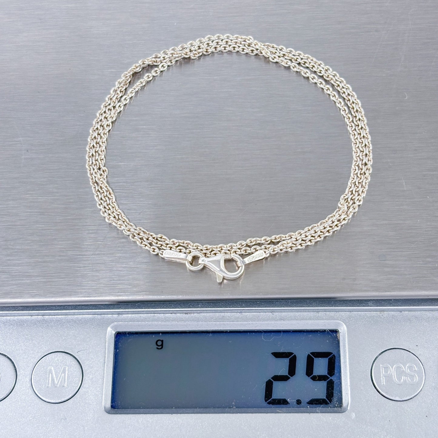 Silver bracelet on a digital scale displaying a weight of 2.9 grams.